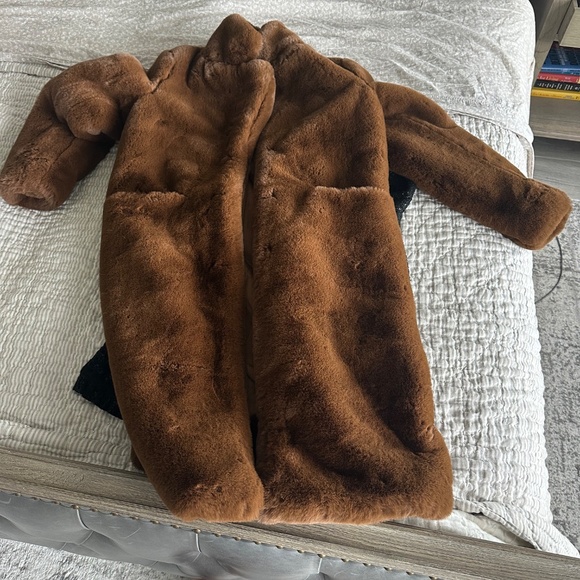 APPARIS “Bree” Faux Fur Coat in Mink – Size S (Oversized Fit) - Picture 2 of 4